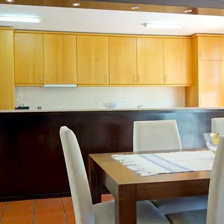 בית נופש Charming House In With Mountain Views פונטה דה לימה